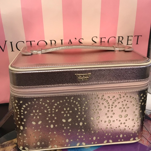 Victoria's Secret Handbags - ❌SOLD❌ PINK Victoria Secret makeup caddy/case